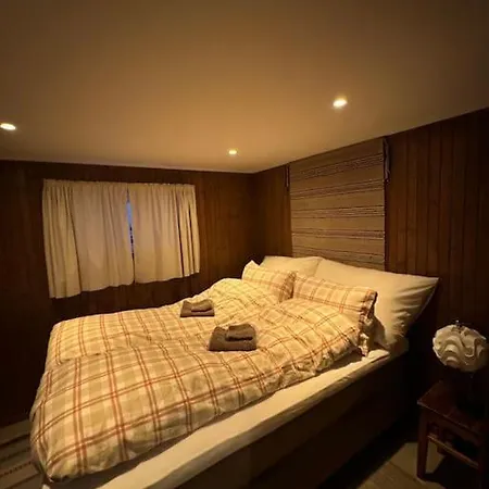 Unique Romantic Fisherman Cabin! Holiday home